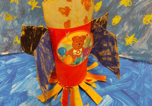 Zdjęcie pracy plastycznej - rakieta.