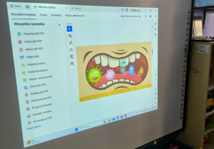 Kadr z prezentacji na temat higieny jamy ustnej.