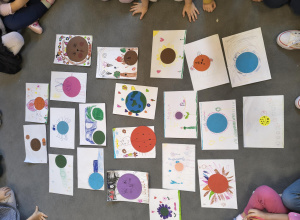 Międzynarodowy Dzień Kropki w naszym przedszkolu – inspiracja twórczością Wassily’ego Kandinsky’ego